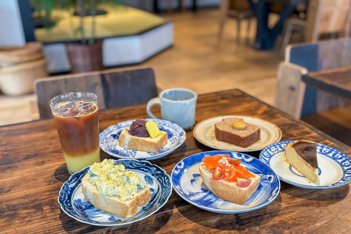 【kadoya / 小菅村】“村のロビー”としてリデザインした複合施設!カフェやマイクロホテル、キッズスペースなど2026年7月18日グランドオープン