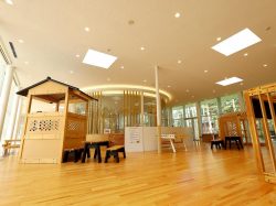 「木に触れ、森を感じる」森林学習施設ふじさんのぬく森 キポキポが大人気！ 富士吉田市恩賜林庭園