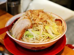 ラーメン豚彦本店が大ブレイク中！2021年2月5日昭和町にOPEN行列が絶えない話題の二郎系ラーメン