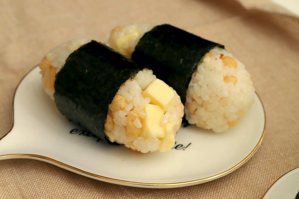 Onigiri recipe to break the rut-Devising ingredients and shapes