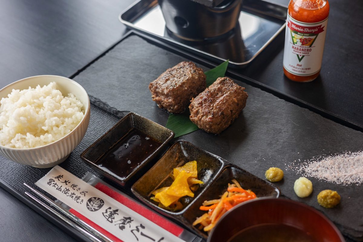 炭火焼き&富士山溶岩焼き 達磨ミート