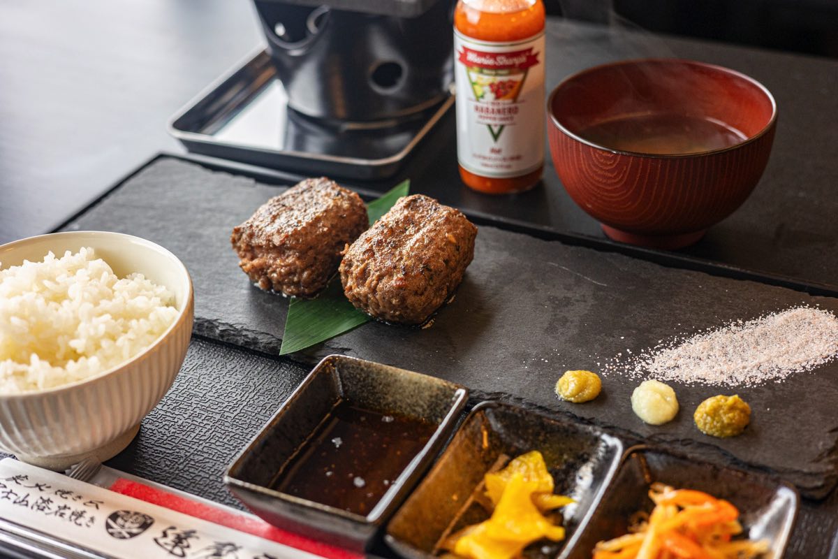 炭火焼き&富士山溶岩焼き 達磨ミート