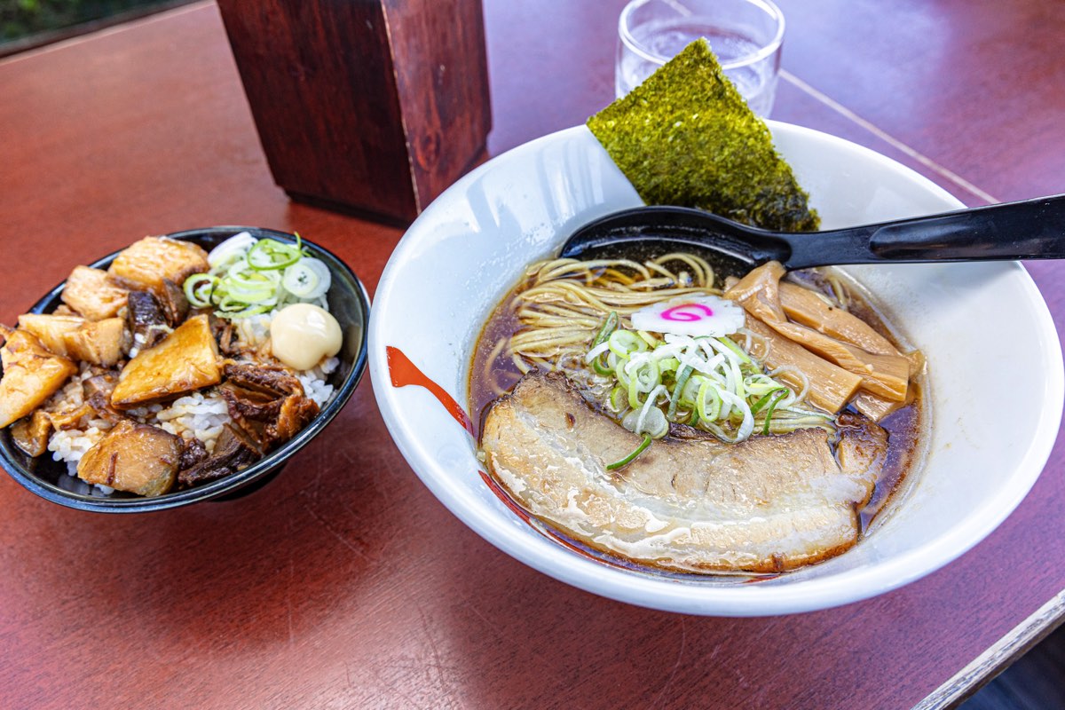 焼豚食道。河口湖店 志那そばセット+選べる半丼