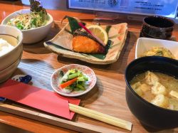 【海鮮居酒屋 湊 / 甲府市】海鮮自慢の居酒屋ランチ定食が人気！2024年11月5日オープン