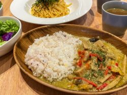 【Cafe＆Dining bar Lupinus / 笛吹市】こだわりのスパイスカレーとグルテンフリーパスタが看板！2024年11月19日オープン