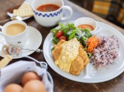 【喫茶モーリー / 富士河口湖町】自家焙煎珈琲と手作りカフェランチを堪能2025年4月14日オープン